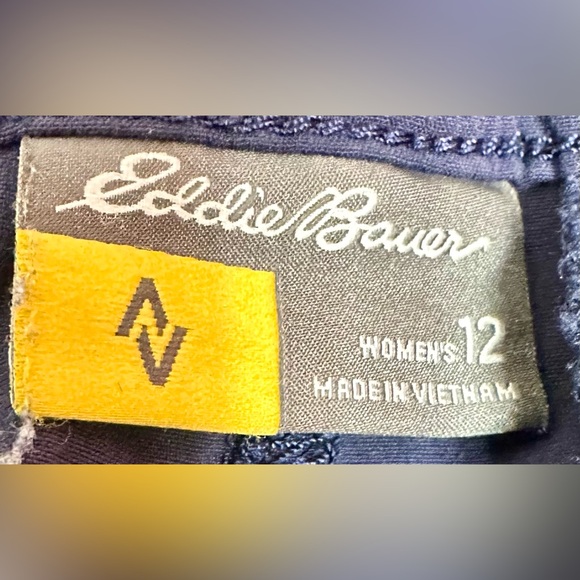 Eddie Bauer GuidePro Cropped Black Cargo Pants - Picture 6 of 9